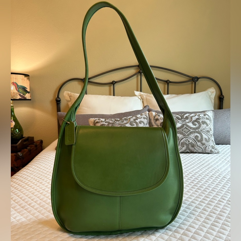 Vintage Coach Ergo Flap Bag 9029 in the color LEAF No. E7D 9029